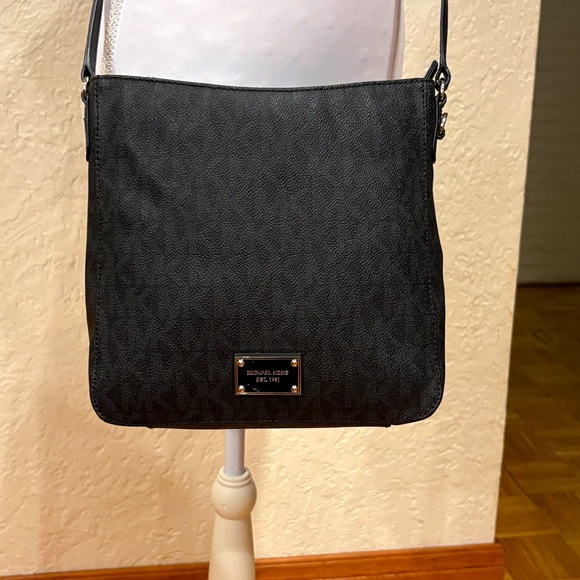NWOT Michael Kors Black Crossbody Bag - Picture 1 of 6
